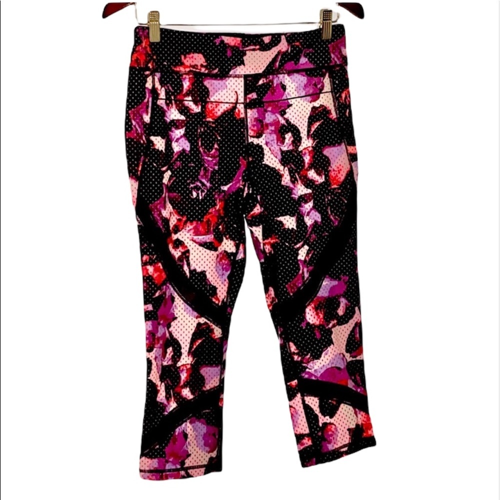 New Calvin Klein: Large Black Rose Design Workout Leggings - Picture 3 of 5